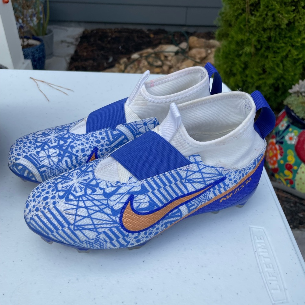 Kids soccer cleats